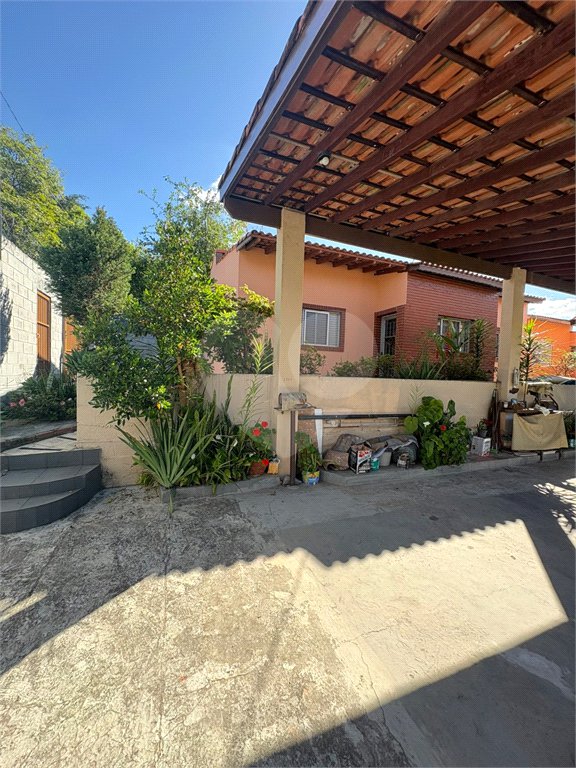 Casa Térrea à venda com 3 quartos em Vila Áurea, Poá, SP