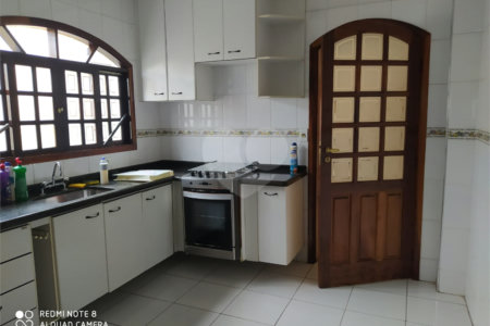 Sobrado à venda com 3 quartos, sendo 1 suíte,  em Vila Urupês, Suzano, SP