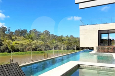Casa à venda com 3 suítes no condomínio Figueira Garden, Atibaia - SP