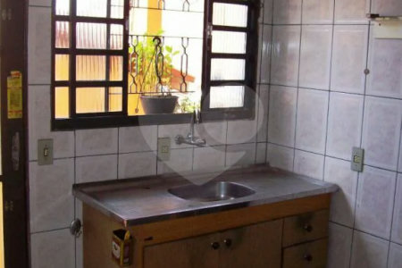Sobrado à venda com 2 quartos, sendo 1 suíte, em Vila Vitório Mazzei, São Paulo, SP