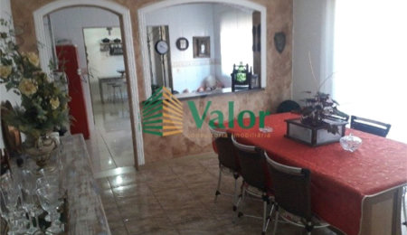 Casa à venda com 3 suítes em Conjunto Habitacional Dom Constantino Amstalden, São Carlos, SP