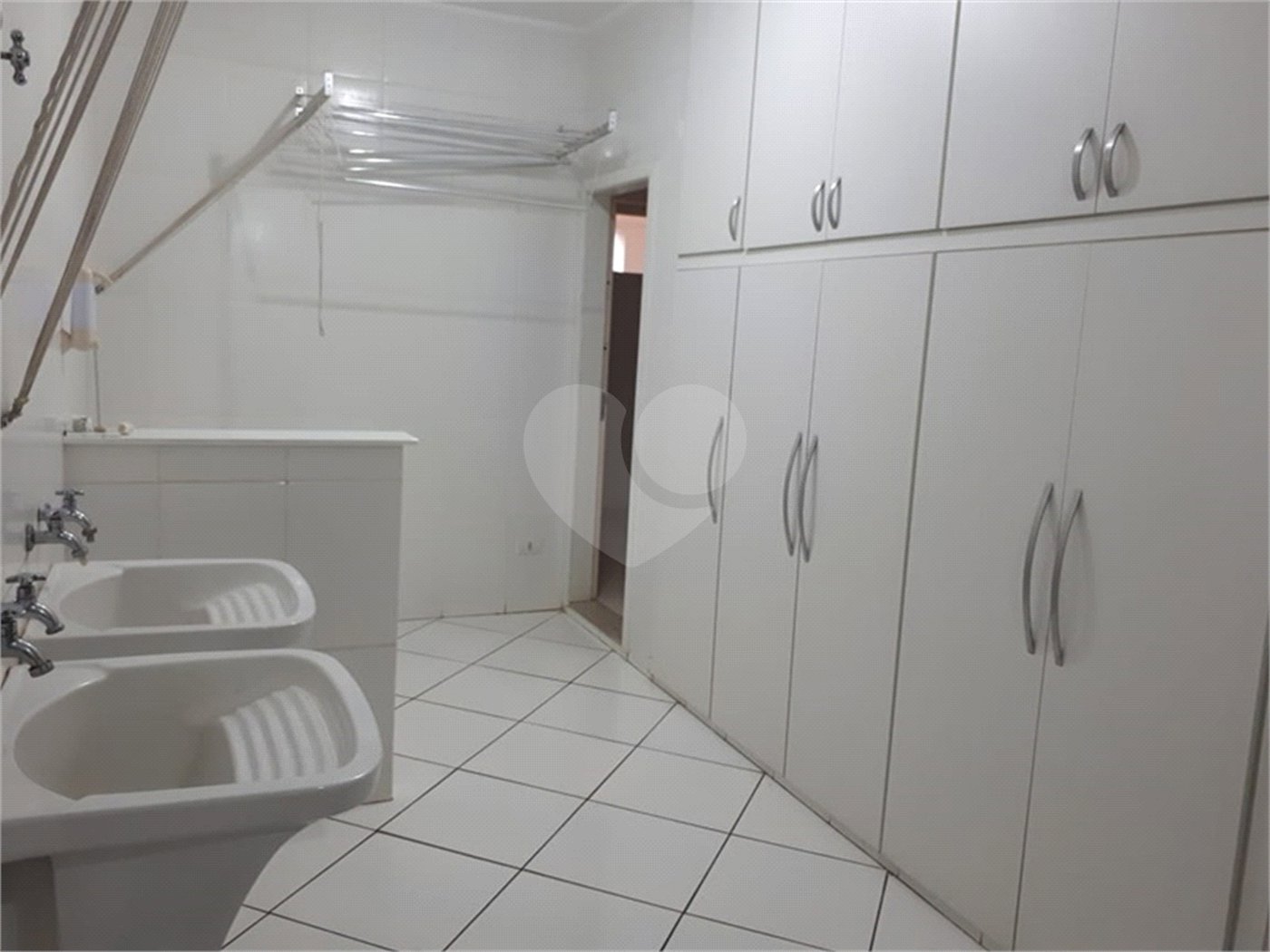 Sobrado à venda com 5 quartos, sendo 3 suítes, em Tremembé, São Paulo, SP