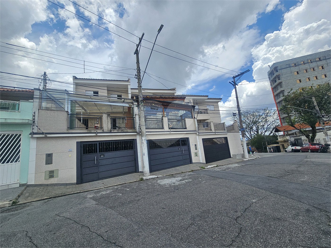 Sobrado à venda com 3 quartos, sendo 1 suíte,  em Vila Nivi, São Paulo, SP