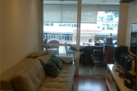 Apartamento 82 m² com varanda 2 dormitórios sendo 1 suítes 1 vaga.