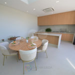 Casa à venda com 4 suítes no condomínio Villa dos Pinheiros, Indaiatuba - SP