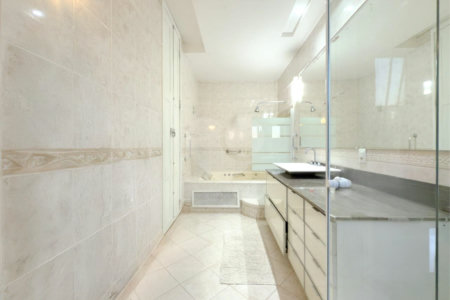 Casa à venda com 5 quartos, sendo 2 suítes, em Joá, Rio de Janeiro, RJ