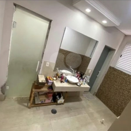 Sobrado à venda com 5 quartos em Santa Maria, Osasco, SP