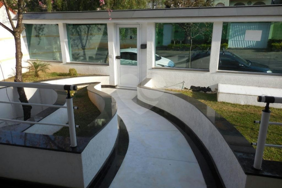 Casa Térrea à venda com 3 suítes em Horto, São Paulo, SP