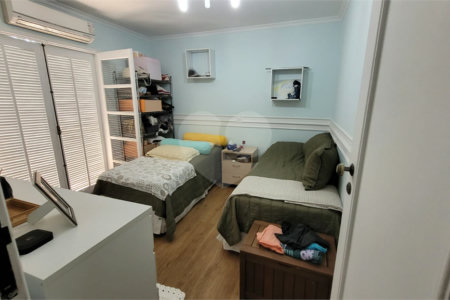 Casa de Vila à venda com 3 quartos, sendo 2 suítes, em Jardim Marajoara, São Paulo, SP