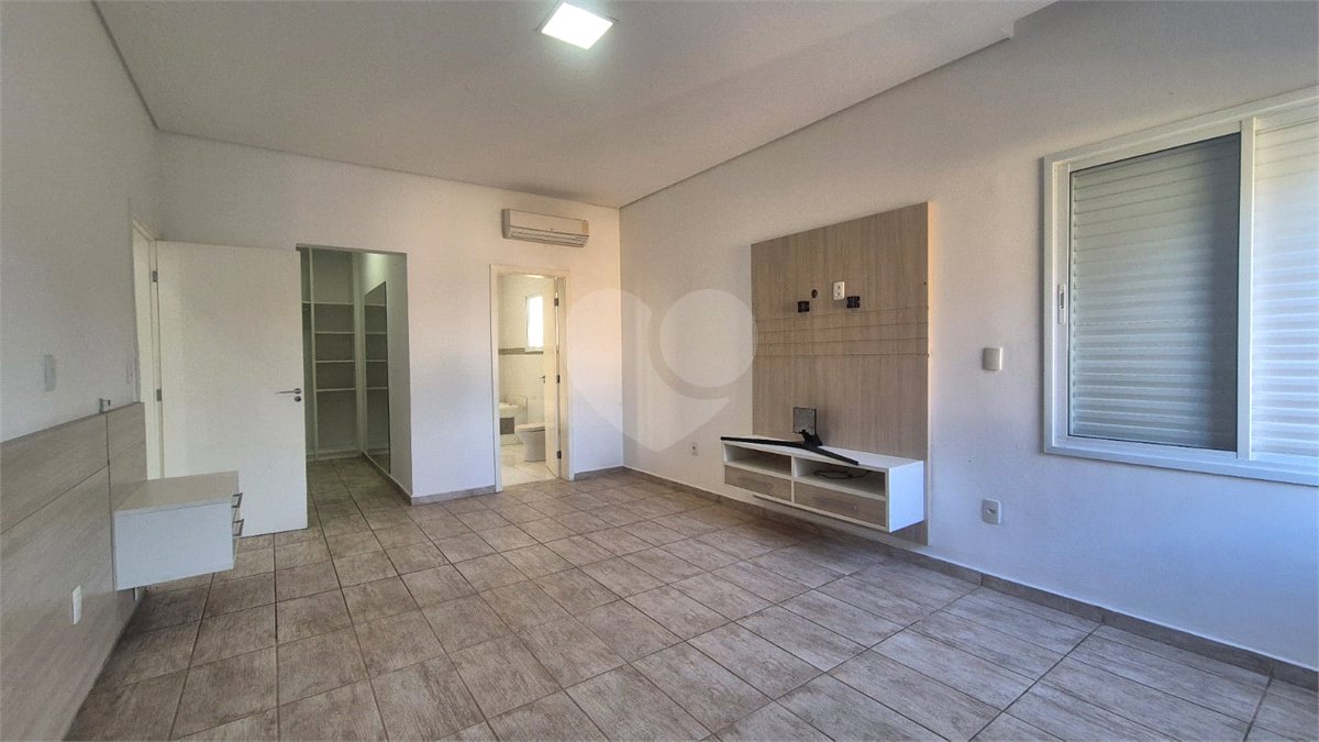 Casa à venda com 3 quartos, sendo 1 suíte, no condomínio Lago da Serra, Araçoiaba da Serra - SP