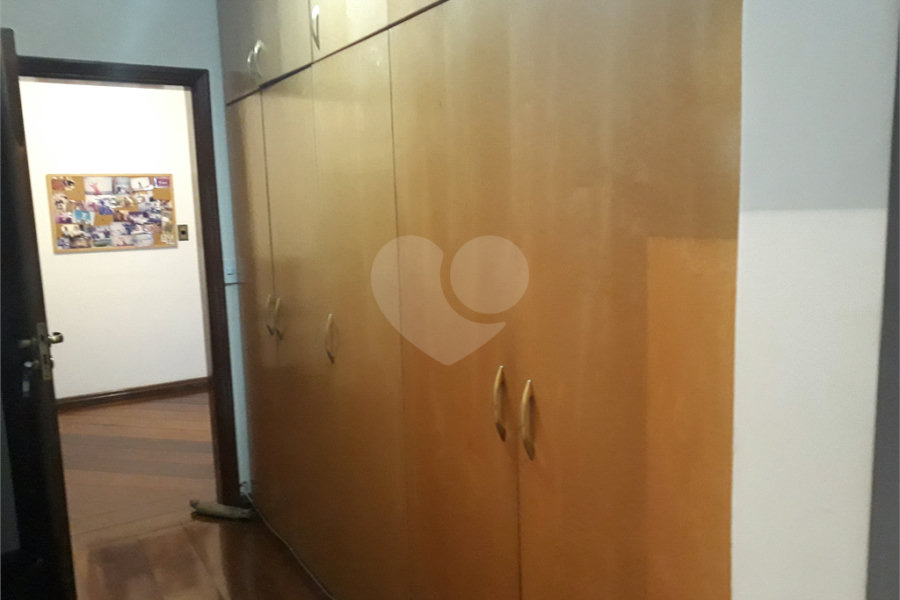 Mansão em condomínio, com 6 suites, e vagas para 15 autos....