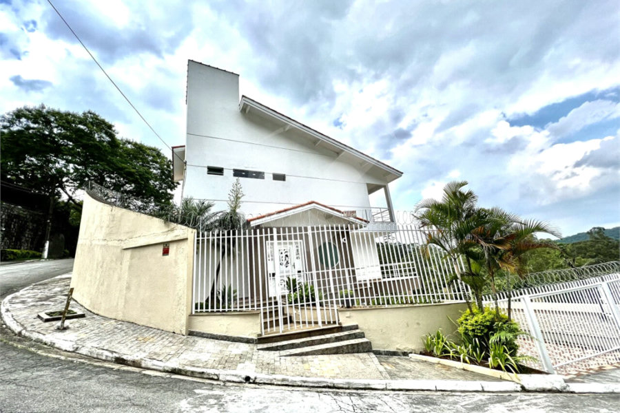 Sobrado à venda com 4 suítes em Tremembé, São Paulo, SP