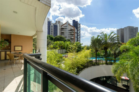 Apartamento à venda com 3 suítes em Vila Suzana, São Paulo, SP