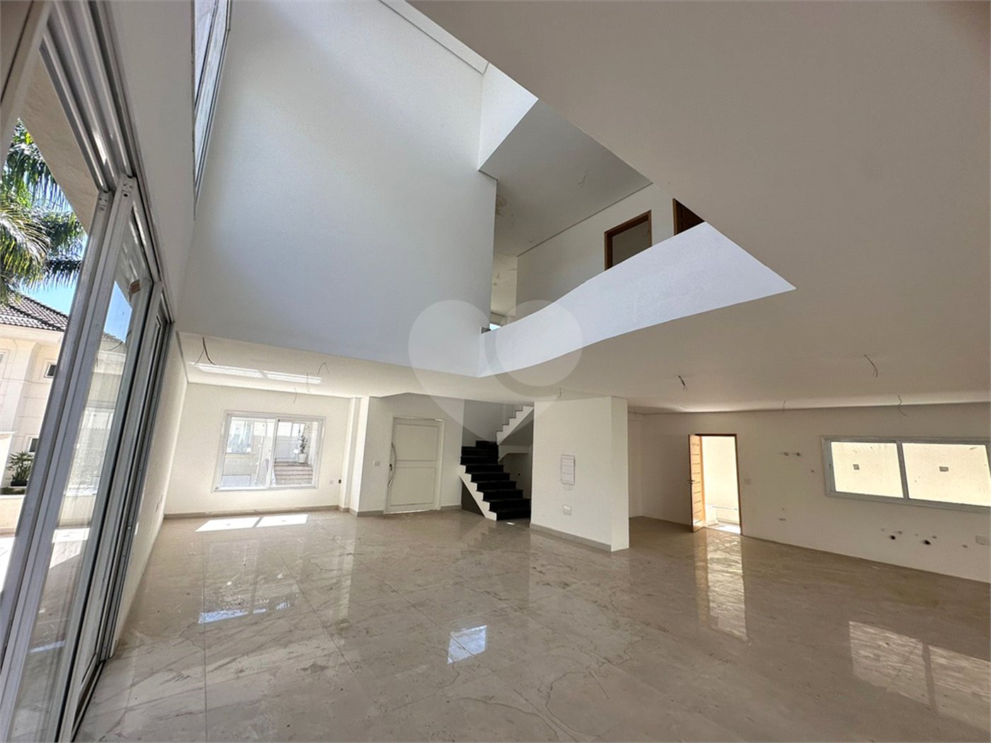 Casa à venda com 4 suítes no condomínio Villaggio Houda, São Paulo - SP