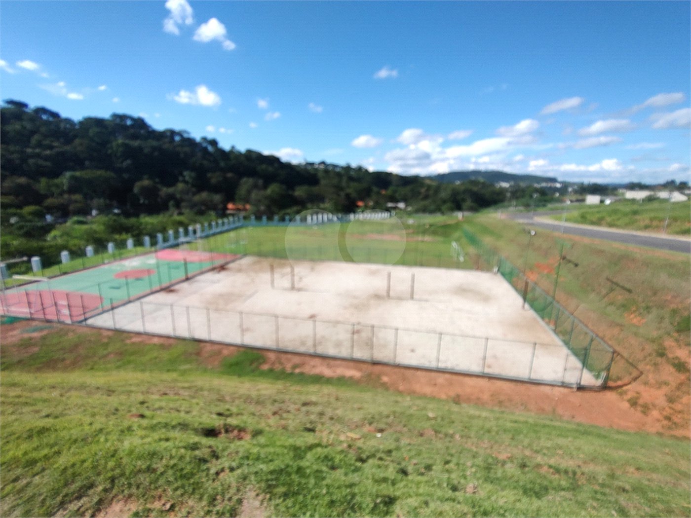Terreno à venda no condomínio Portal Lamis, Bom Jesus dos Perdões - SP