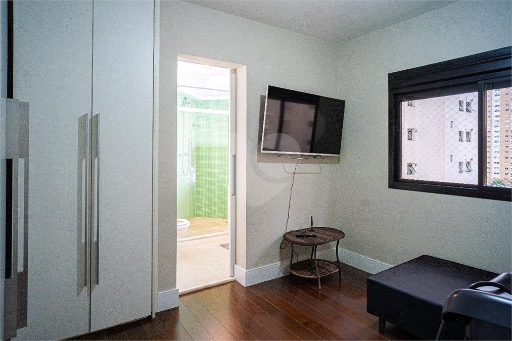 Apartamento à venda com 4 quartos, sendo 3 suítes, em Moema, São Paulo, SP