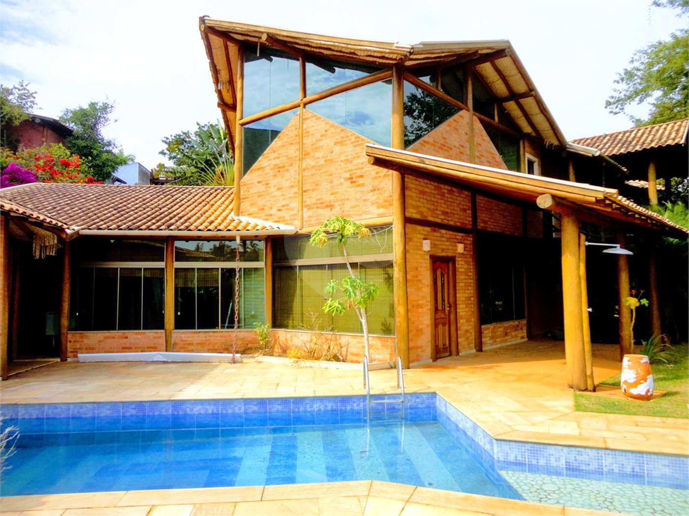 Casa à venda com 4 suítes no condomínio Estância Marambaia, Vinhedo - SP