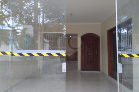 Casa Térrea à venda com 4 quartos, sendo 1 suíte, em Vila Rosália, Guarulhos, SP