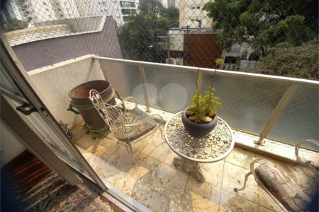 Apartamento à venda com 3 quartos, sendo 1 suíte,  em Indianópolis, São Paulo, SP