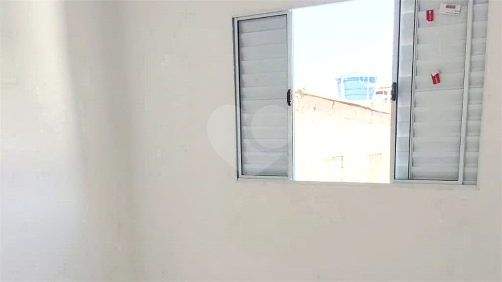 Sobrado Novíssimo à Venda – 3 Dormitórios, Suíte, Quintal e 6 Vagas – 132m² de Terreno