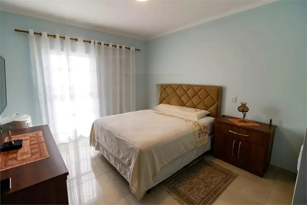 Sobrado à venda com 4 quartos, sendo 1 suíte, em Vila Sônia, São Paulo, SP
