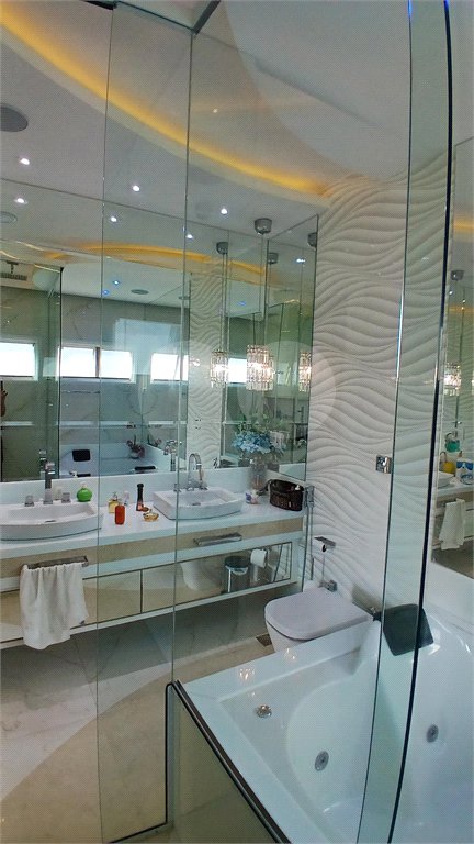 Casa à venda com 3 suítes no condomínio Figueira Garden, Atibaia - SP