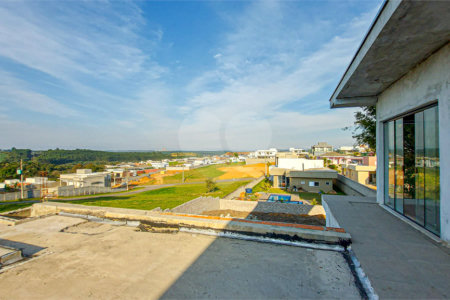 Casa à venda com 3 quartos, sendo 1 suíte, no condomínio Residencial Fazenda Alta Vista, Salto de Pirapora - SP