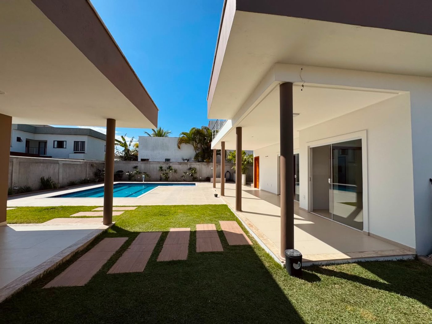 Casa para alugar com 3 suítes, no condomínio Outeiro São Francisco, Porto Seguro - BA