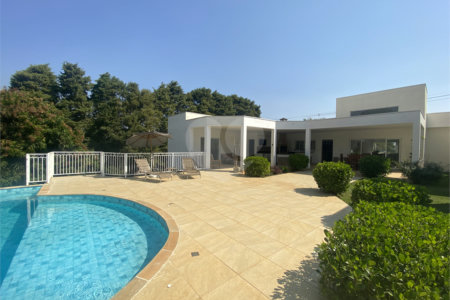 Casa à venda com 6 quartos, sendo 5 suítes, no condomínio Monte Belo, Salto - SP