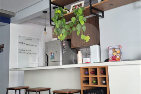 Apartamento à venda com 2 quartos, sendo 1 suíte,  em Quarta Parada, São Paulo, SP