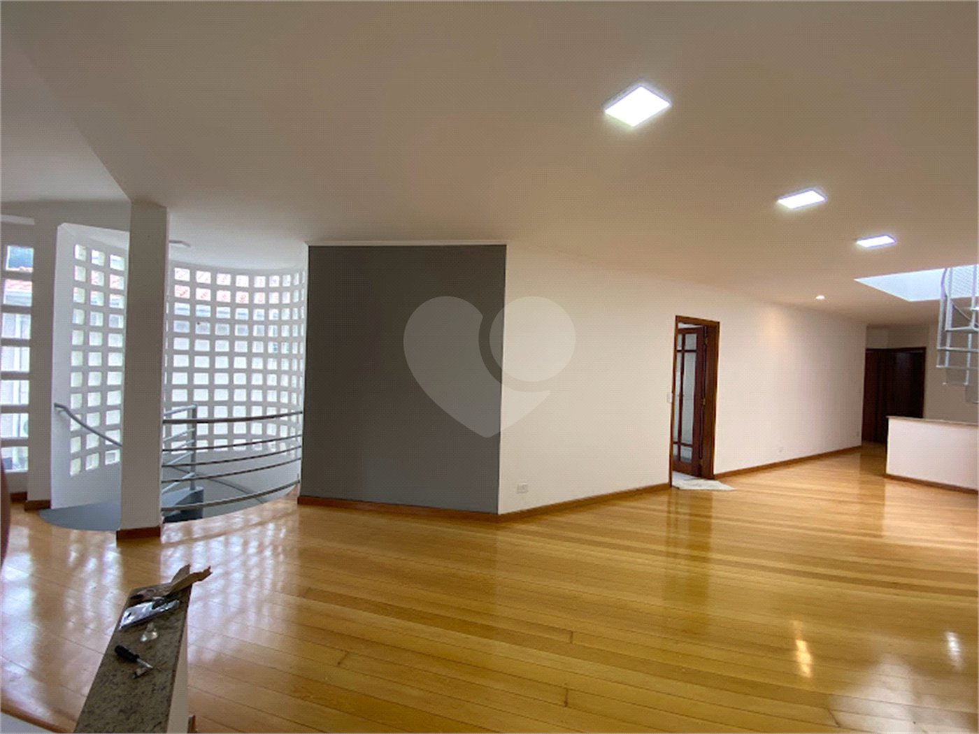 Sobrado à venda com 7 quartos, sendo 2 suítes, em Brooklin Paulista, São Paulo, SP