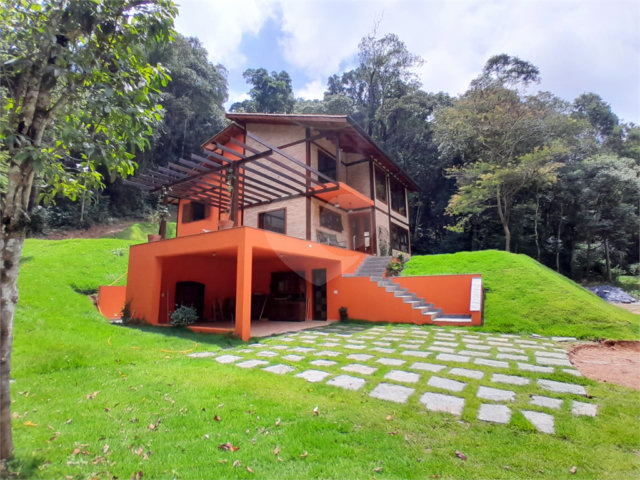 Casa à venda com 3 quartos, sendo 1 suíte,  no condomínio Sausalito, Mairiporã - SP