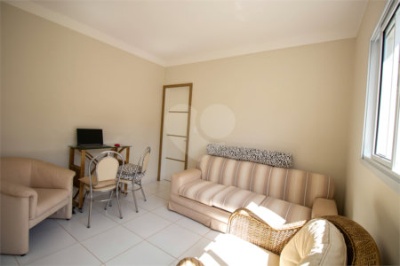 Sobrado à venda com 4 quartos, sendo 3 suítes,  no Centro, São Roque, SP