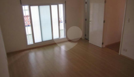 Casa à venda com 4 quartos, sendo 2 suítes,  em Moema, São Paulo, SP