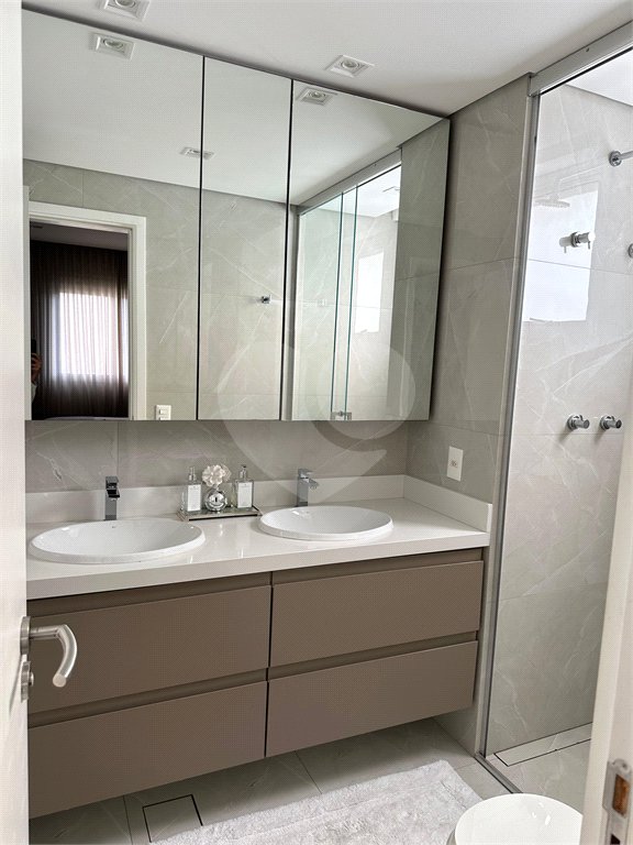 Apartamento à venda com 3 quartos, sendo 2 suítes, em Vila Olímpia, São Paulo, SP