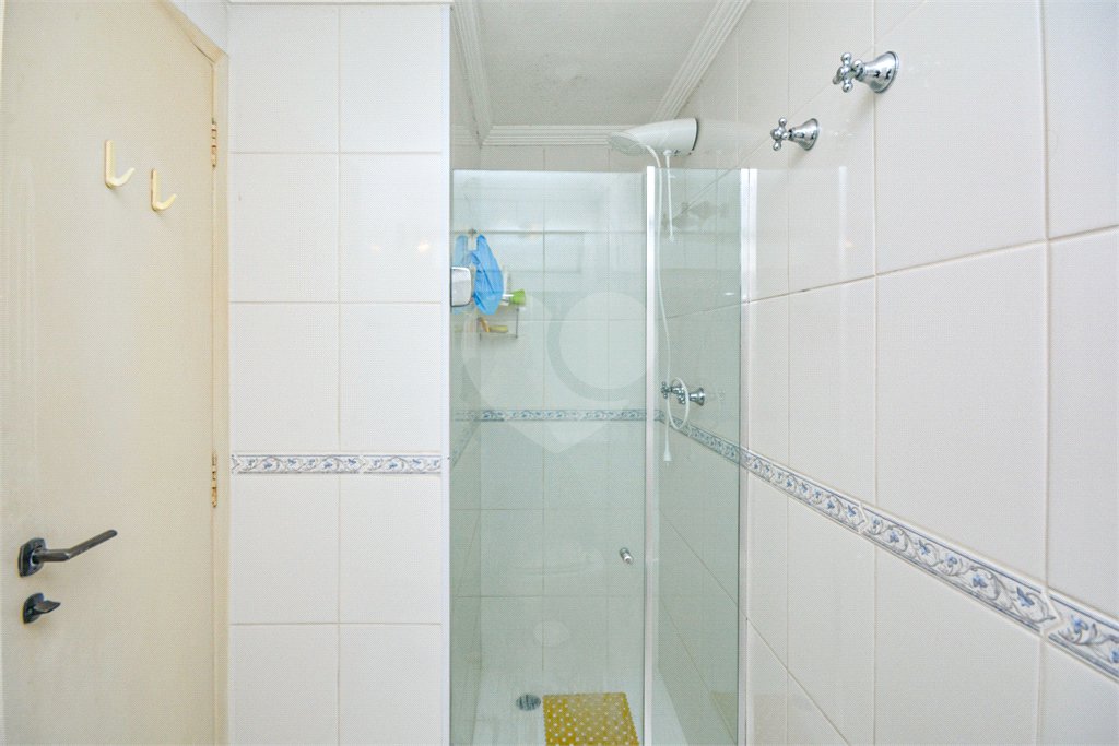 Apartamento à venda com 3 quartos, sendo 1 suíte,  em Moema, São Paulo, SP