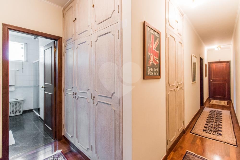 Casa à venda com 5 quartos, sendo 3 suítes, em Alto da Boa Vista, São Paulo, SP