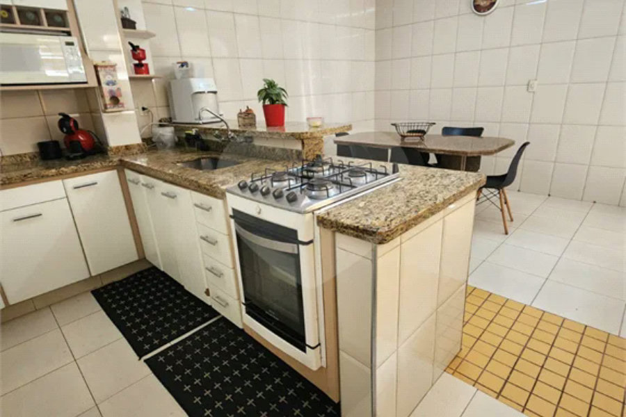 Sobrado à venda com 3 quartos, sendo 1 suíte, em Jardim França, São Paulo, SP