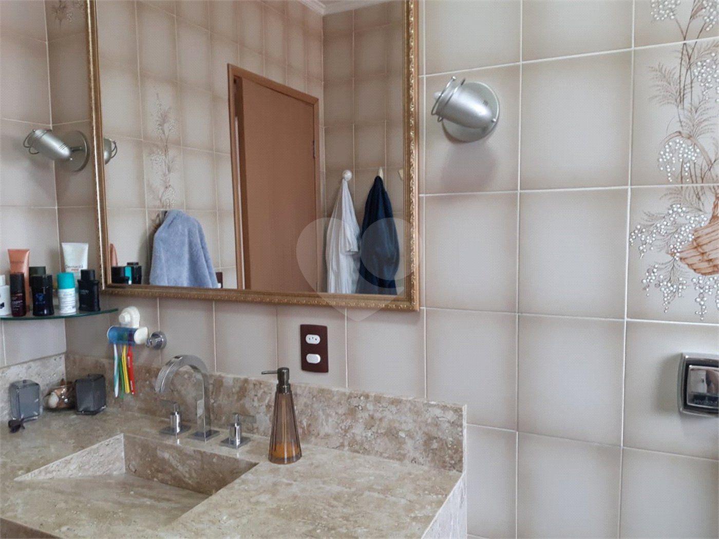 Sobrado à venda com 3 quartos, sendo 1 suíte, em Vila Romero, São Paulo, SP