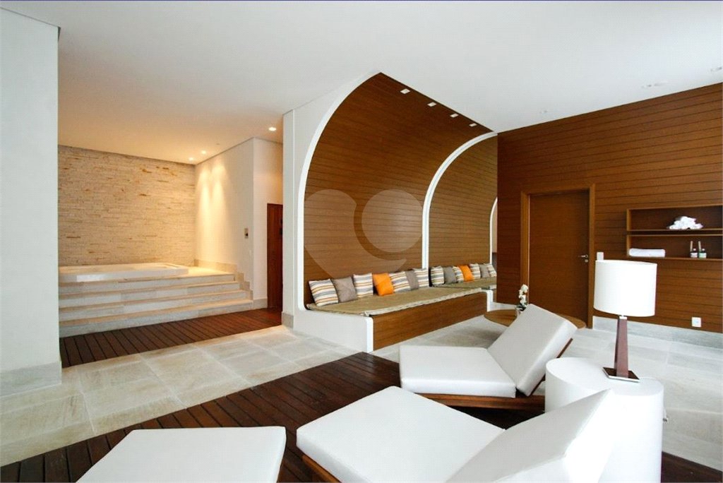 Apartamento à venda com 3 suítes em Moema, São Paulo, SP