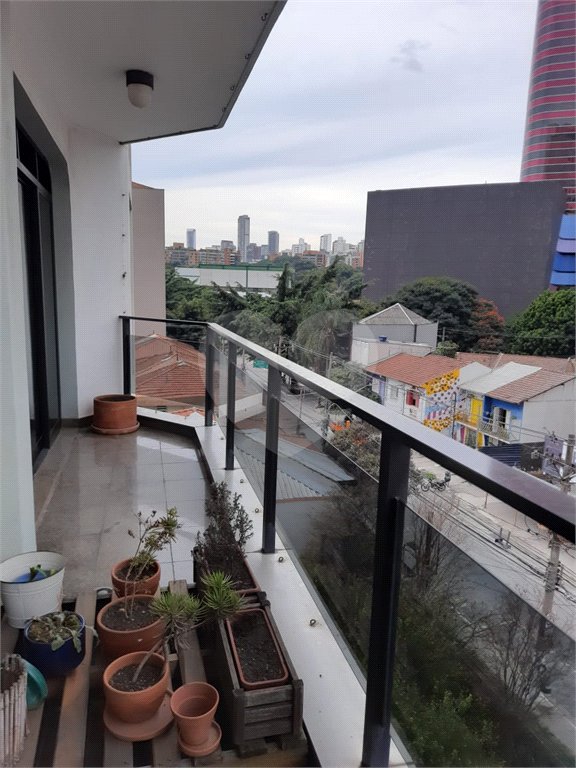 Apartamento à venda com 3 suítes em Pinheiros, São Paulo, SP