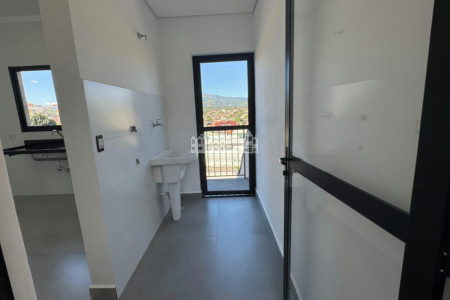 Casa à Venda no Jardim Imperial – Vista para a Pedra Grande, Atibaia/SP