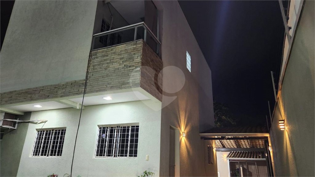 Sobrado à venda com 4 quartos, sendo 1 suíte, em Morada do Ouro, Cuiabá, MT