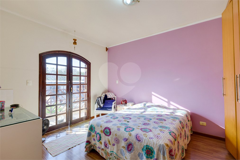 Sobrado à venda com 4 quartos, sendo 1 suíte, em Alto da Boa Vista, São Paulo, SP