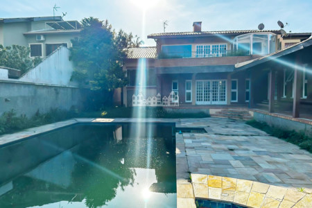 Casa à venda com 4 suítes em Vila Petrópolis, Atibaia, SP