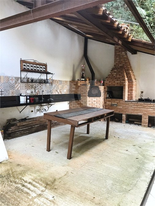 Casa à venda ou para alugar com 3 quartos, sendo 1 suíte, no condomínio Parque Suiça, Caieiras - SP