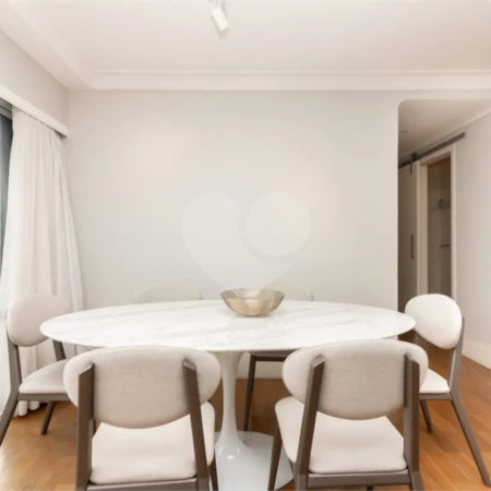Apartamento à venda com 3 quartos, sendo 2 suítes, em Vila Olímpia, São Paulo, SP