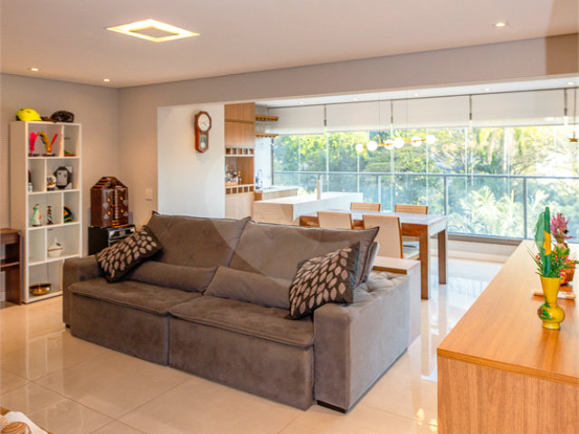 Apartamento à venda com 3 quartos, sendo 1 suíte,  em Chácara Santo Antônio (zona Sul), São Paulo, SP