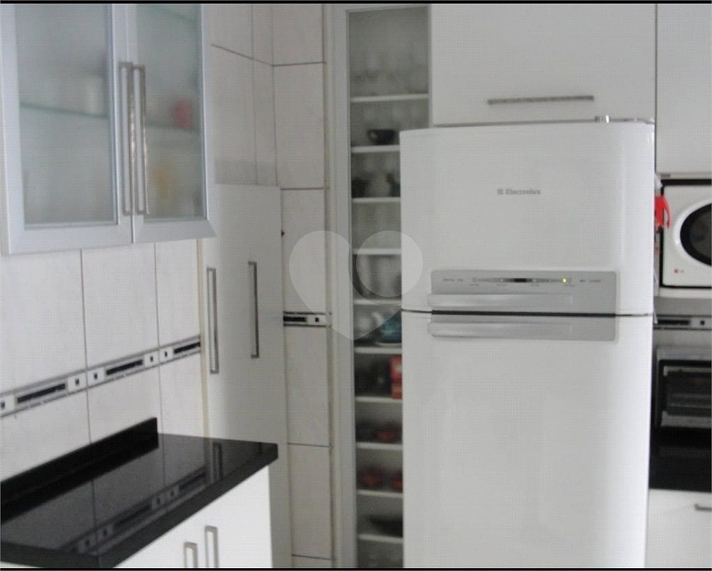 Casa à venda com 3 quartos, sendo 1 suíte, no condomínio Village Jardim Versailles, Jundiaí - SP