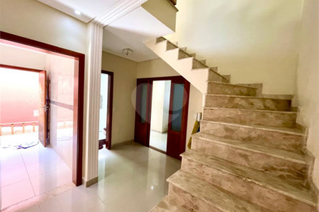 Sobrado à venda com 4 quartos, sendo 1 suíte, em Jardim Santa Bárbara, Sorocaba, SP